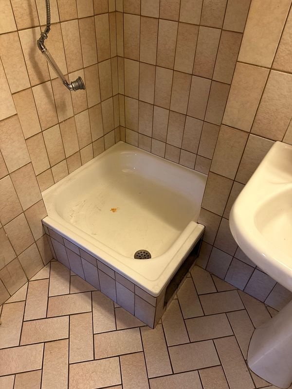 Salle de bain avant Salle de bain avant
